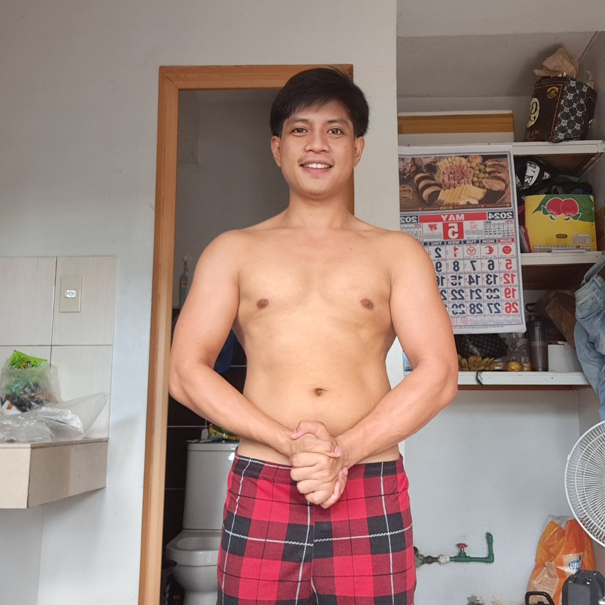 Sunday May 5, 2024
Biceps 40mins

#homeworkoutchallenge #pinoy #amateurlifter #fitnessnewbie #weightbeginner #alter #alterphilippines #dadbod #hospitalityworker #homeworkout #muscleguy #gymlifestyle #gymtok #gymrat #bulkingseries #fitnessgoals #fitnessaddict