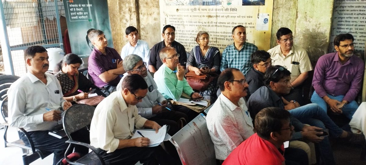 Meeting taken by ARO/ADM West Delhi with all BLO supervisors of AC-28, Hari Nagar regarding Pick and Drop Facilities to be provided to senior citizens and PwD Voters on Election day i.e. 25th May 2024! #ChunavKaParv #DeshKaGarv #Election2024 @CeodelhiOffice @SinghKinny