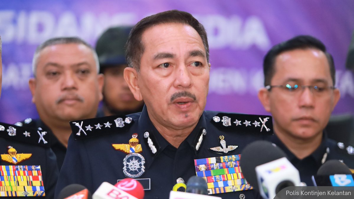 1. PDRM have deployed an Armoured Fighting Vehicle V150 to boost surveillance and patrols at the Malaysia-Thailand border after a bomb explosion and gunfire in Narathiwat Province.

The asset includes a team of one officer and 13 personnel, says Kelantan police chief Zaki Harun.