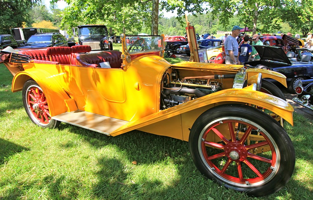 APPLICATIONS ARE NOW OPEN for car exhibitors and vendors for the 49th Annual Sully Antique Car Show!! 🚗 This year the car show is scheduled for Sunday, June 16, from 10 a.m. to 3:30 p.m. at Sully Historic Site in Chantilly. 🚙 Learn more and apply online: bit.ly/44qG7Ic