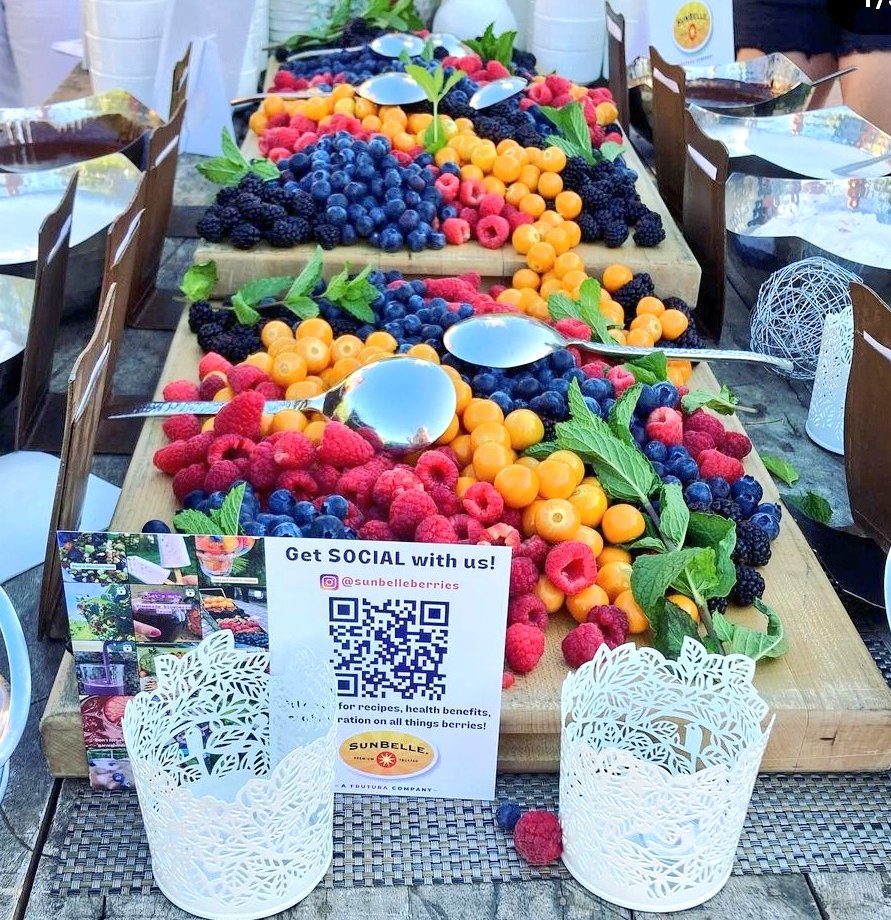 #Producehacks to keep fruit around long enough to enjoy it! Store berries in glass jars in the fridge to keep the 2x as long. A candy jar, but berries! @sunbelleberries beautiful spread at #cc2024 @IntFreshProduce. Everytime you eat #haveaplant. @Fruits_Veggies #sponsoredevent