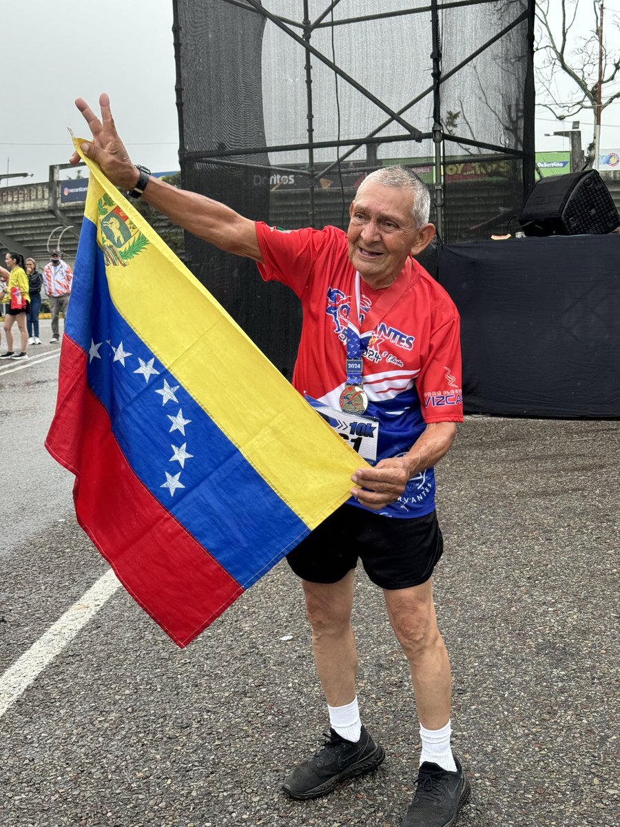 Alfonso Cortes, 85 años hoy compitió y completó el 10k del Colegio Cervantes en el estado Táchira.