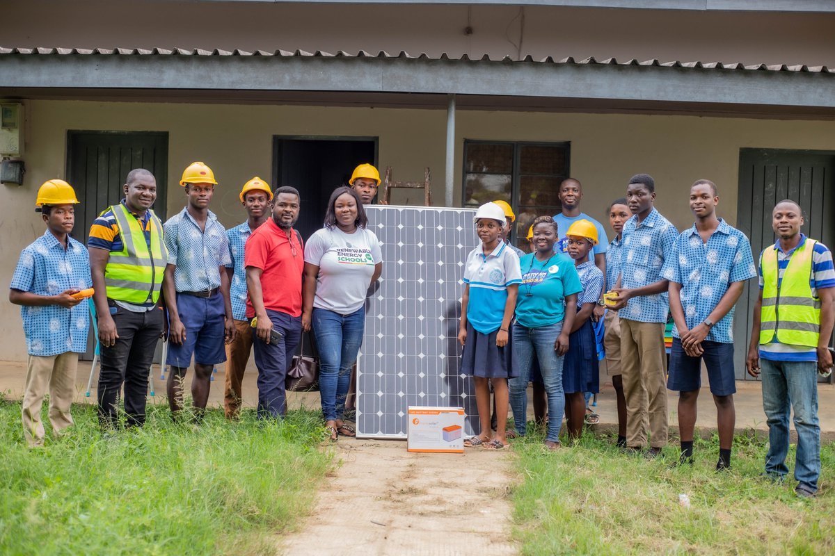 350GROC's tweet photo. Imagine a learning environment free from unreliable electricity. 350 Ghana is making that a reality for schools with our Renewable Energy for Schools program. 
Ghana Energy| @RE4C_Coalition | #RE4C https://t.co/nFLekpxjHT