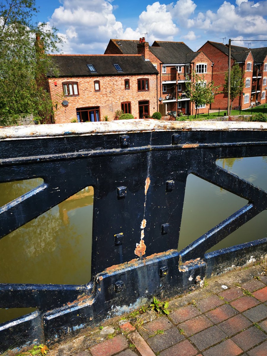 Before and after kiddie scribble removal #volunteerbywater #CoventryCanal #TowpathTaskForce