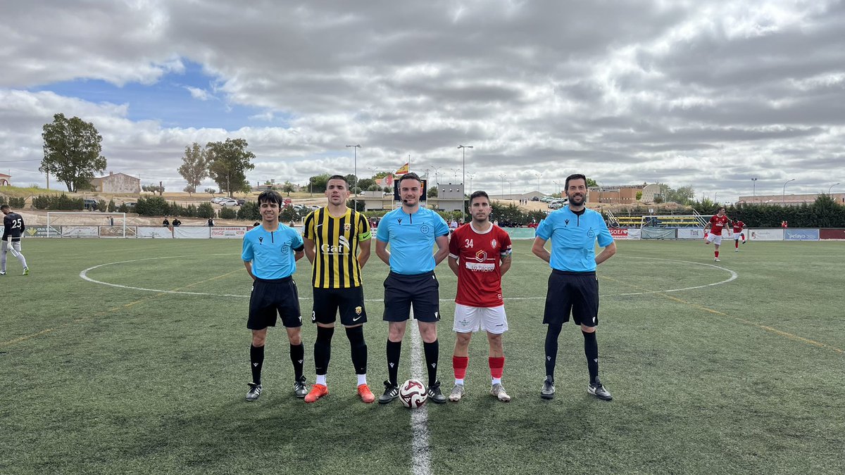 CFCAMPANARIO's tweet photo. CLINNNNNNNN, pasamosss de rondaaa!!!!

CF Campanario 0
🆚
AD Lobón 0

Resultados penaltis: 6-5 

#vamoscampa🔴🔴 https://t.co/PZpIpzBPHl