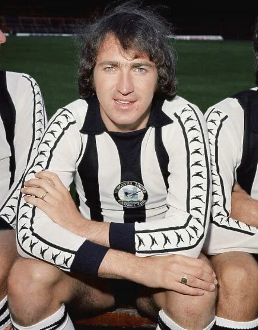 That kit 🔥🔥….. Classic image of Tommy Cassidy, Newcastle United (1970-80) #NUFC #TheMagpies #NewcastleUnitedFC [Credit: Hunter North Shields/Mirropix]