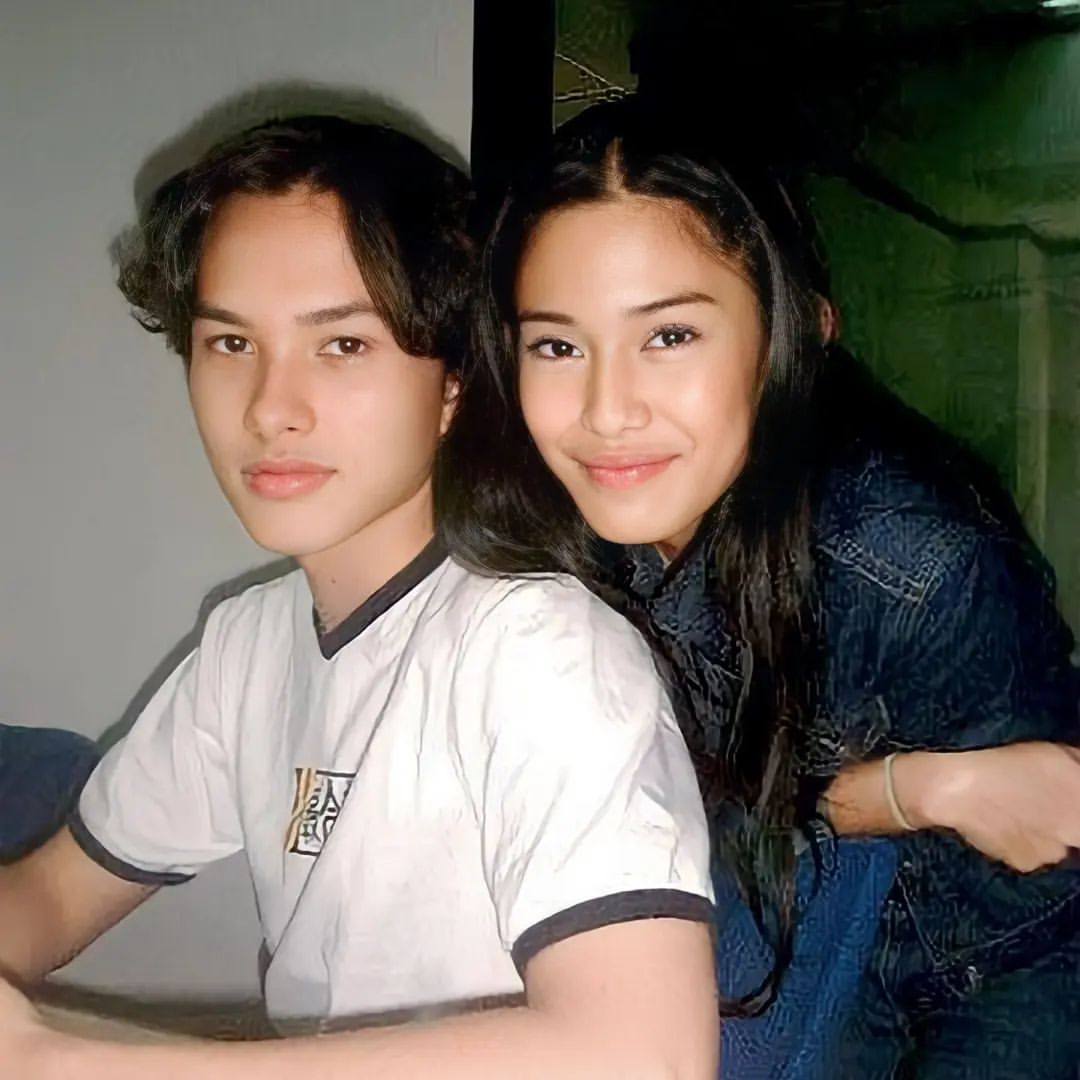 HabisNontonFilm's tweet image. Dian Sastrowardoyo &amp;amp; Nicholas Saputra sekitar 22 tahun yang lalu.

📷haluccy (IG)