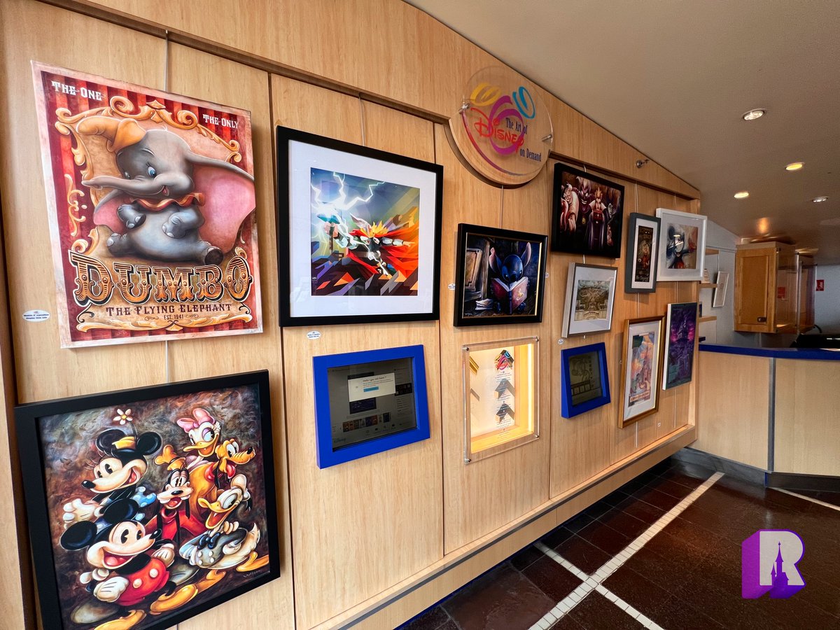 🔧 Today we also say goodbye forever to The Disney Gallery at Disney Village. The iconic collectibles shop will be merged with Disney Fashion next door to create a large Disney Style shop. A final look at this early 90’s time capsule..