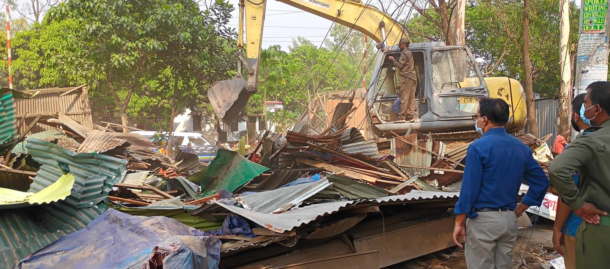 কালিয়াকৈরে বন বিভাগের উচ্ছেদ অভিযান, কোটি টাকা মূল্যের জমি উদ্ধার