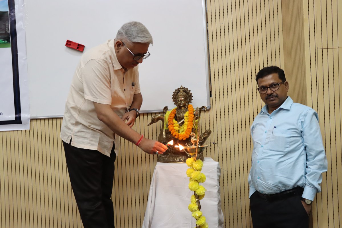 deoghar_aiims's tweet image. Great initiative by AIIMS Deoghar hosting a POSH awareness program led by Prof. Meerambika Mahapatro from NIHFW, New Delhi. Promoting workplace safety and respect for all. #POSHawareness #SafeCampus #WorkplaceEquality @MoHFW_INDIA  @NIHFWofficial