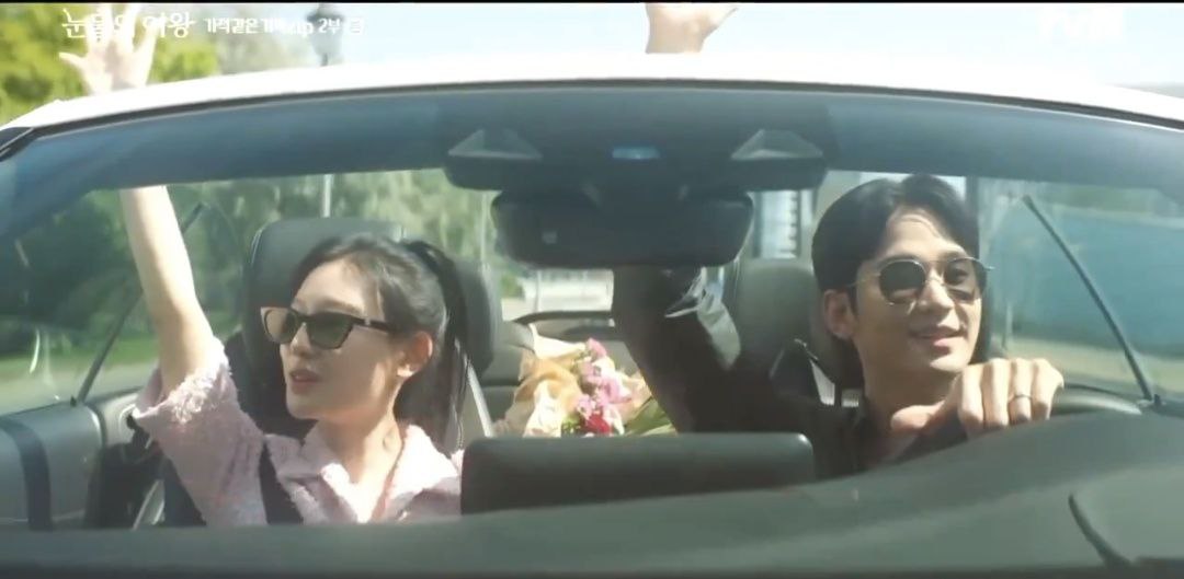 kdrama_menfess's tweet image. •kdm• 

Isi script nya Kim Soohyun x Kim Jiwon buat Queen of Tears era honeymoon be like:

Kiss💋💋💋kiss💋💋💋kiss💋💋💋

Di special episode 2 tvN ngasih clips kissing mereka yg lebih banyak guys, termasuk yg di atas mobil ini🤧 meskipun masih  (cont..)