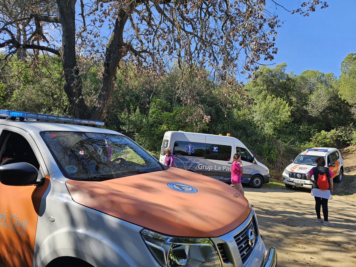 pcivilsantfost's tweet photo. Servei preventiu de Protecció Civil amb motiu de la Caminada Popular 2024 organitzat pel Grup de Dones Hedera, la qual s'ha celebrat sense cap novetat.
#ProteccióCivil 
#PoliciaLocal
@AJsantfost 
@Coordinadora_AV https://t.co/4rXsRiOhAR