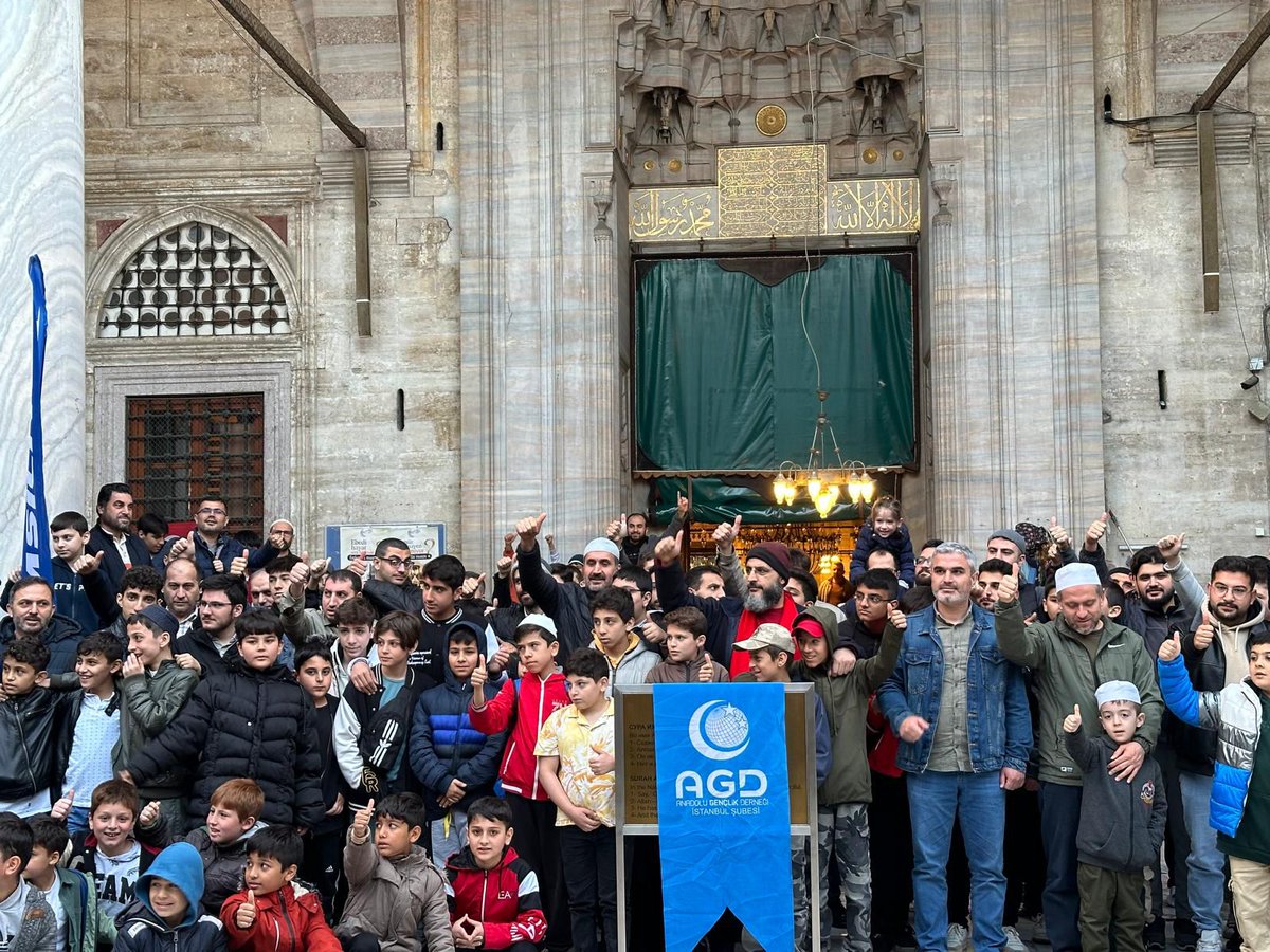 AGD İstanbul Ortaokullar Komisyonumuz bugün Şehzadebaşı Camiinde sabah namazında “Baba-Oğul Buluşması” gerçekleştirdi.