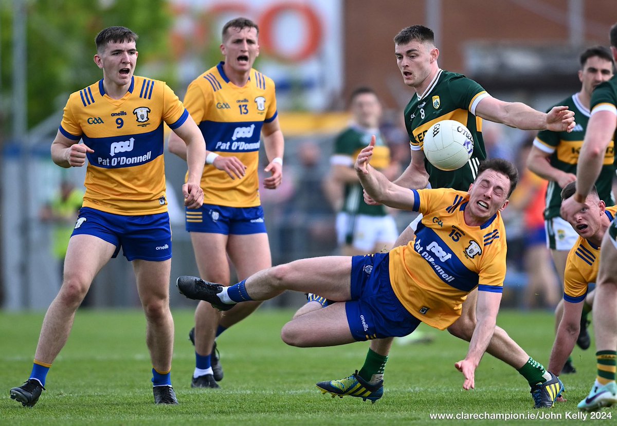 Ciaran Downes of Clare in action against Diarmuid O Connor of Kerry during their Munster Senior Football final at Cusack Park. Photograph by John Kelly. The score at half time is @GaaClare 0-07, @Kerry_Official 0-11 @MunsterGAA #GAA