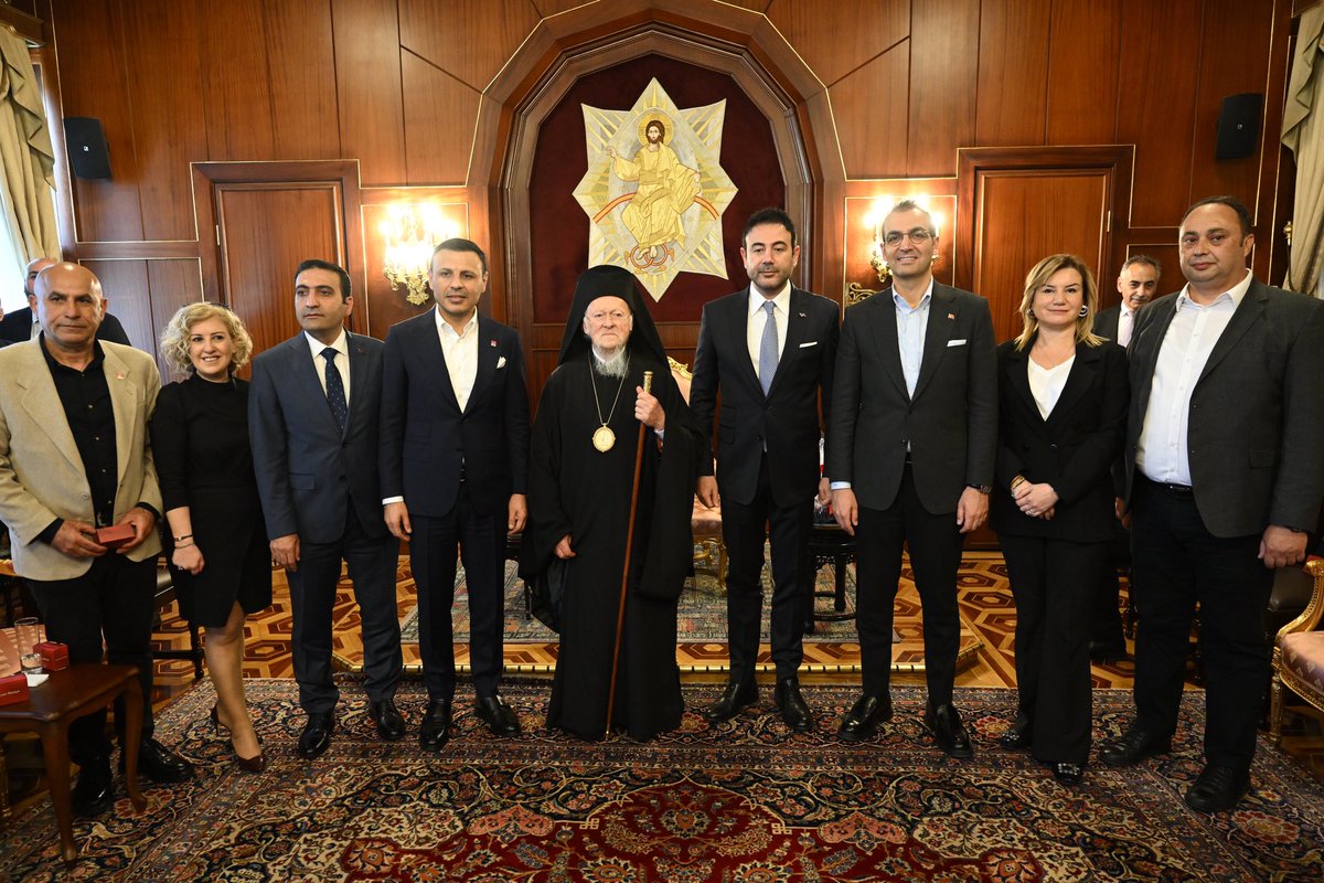 İl yöneticilerimiz ve belediye başkanlarımız @RizaAkpolat, @inanguney, @REmrahSahan ile birlikte İstanbul Rum Ortodoks Patrikhanesi'nde Fener Rum Patriği Sayın I. Bartholomeos’yu ziyaret ederek Paskalya Bayramı tebriklerimizi ilettik. Ortodoks komşularımızın Paskalya Bayramı’nı…