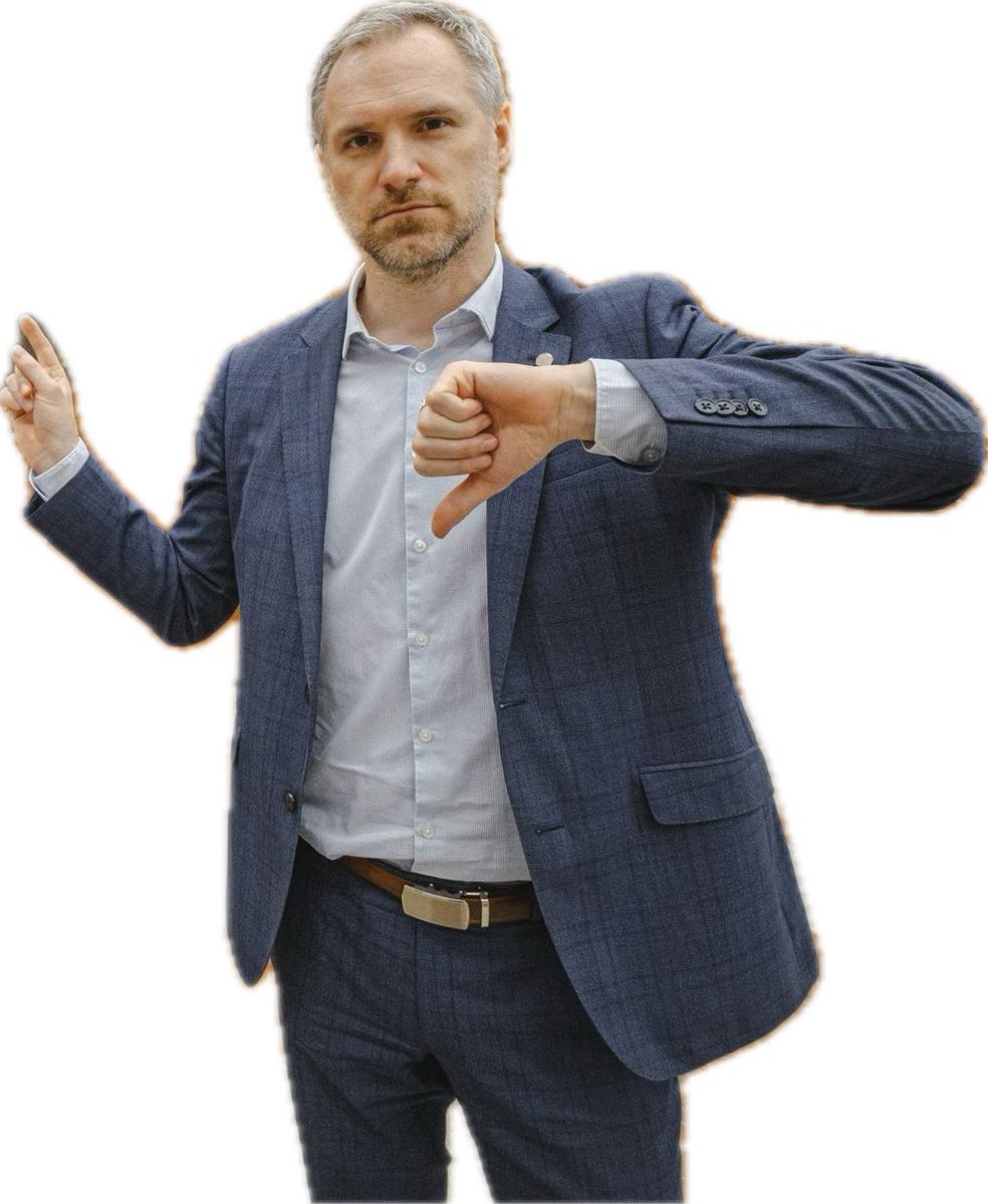 velrybaa's tweet photo. Já když se mě někdo zeptá na názor na díla Davida Černého https://t.co/oPZRQ6Y7Z7