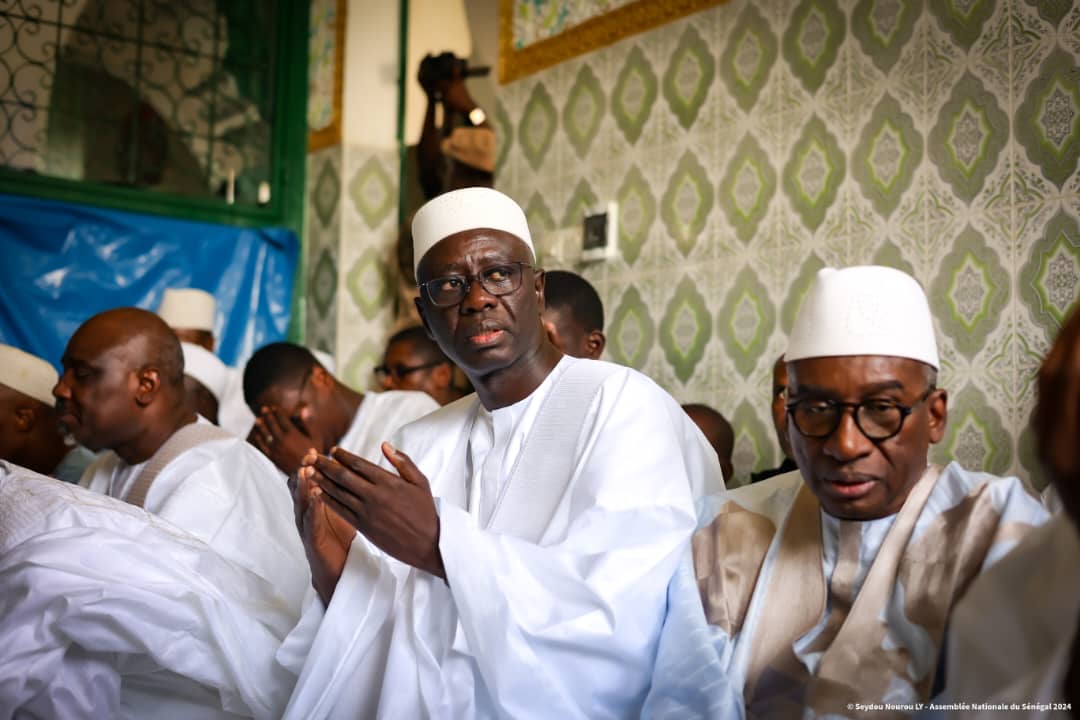 Daouda90573741's tweet photo. Représentant le Pr @Macky_Sall,une fort délégation conduite par le Pr Amadou Mame diop à la 83 ème édition du #Daaka de Médina Gounass.le message du Président Macky SALL, auprès du Khalife,Thierno Ahmadou Tidiane BA. Un message d’affection et de considération a Médina Gounass. https://t.co/7cWkdDF6wX