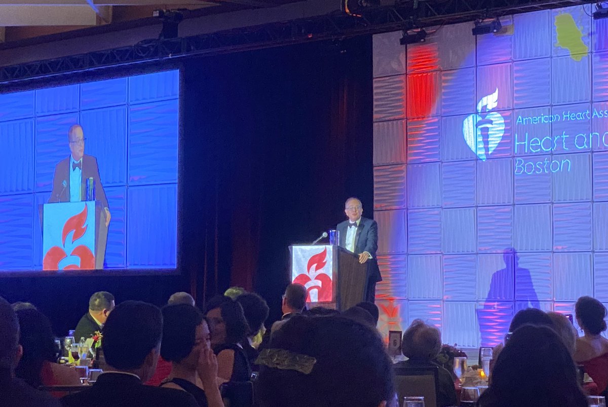 Fantastic evening celebrating @RobGersztenMD receiving the Paul Dudley White award from @AmericanHeartMA @American_Heart A role model and inspiration to us all @BidmcCvi @BIDMCVFellows 🙌