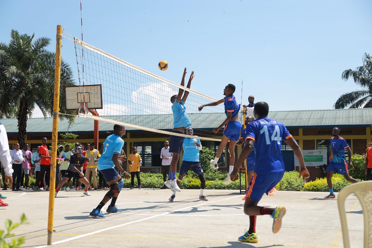 Niboye muri Volleyball y'abagabo niyo yari isigaye nk'ikizere ku Umujyi wa Kigali Imbere ya Lord Mayor @dusengiyumvas nayo itsindiwe kuri finale ya #UmurengeKagameCup2024 na Ngoma amaseti 3-1 @CityofKigali utashye amaramasa nta gikombe @RwandaLocalGov @GovernanceRw
