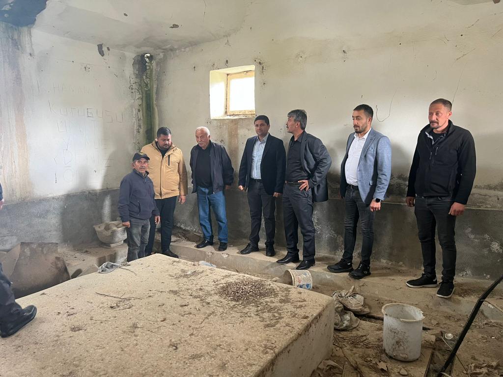 skbld's tweet photo. ✅Belediye Başkanımız Sayın Mustafa Koçak, Kacarlı mahallemizde muhtar ve mahalle sakinlerimiz ile bir araya gelerek, mahallemizde yapılması planlanan ve önerilen çalışmalar konusunda, değerlendirme ve incelemelerde bulundular. 

İlmek ilmek, huzur ve güven... https://t.co/nxOCdzkkVu