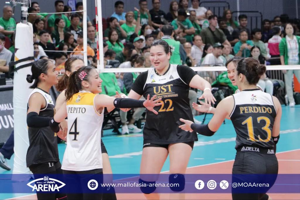 #UAAPSeason86 Women’s Volleyball Final Four: UST officially advances to the Finals

End of Fifth Set: UST 15 - DLSU 7

#FuelingTheFuture
#UAAPS86AtMOAArena
#ChangingTheGameElevatingEntertainment