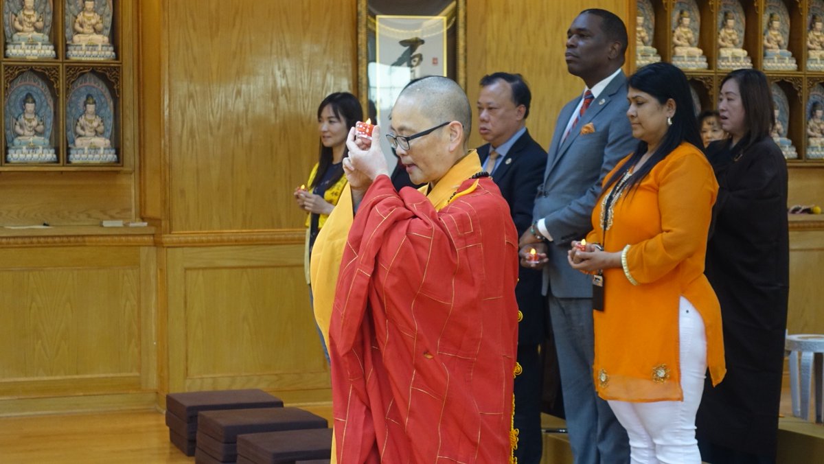 mayorsCAU's tweet image. On the #NYCDayOfPrayer, we honored the important role that houses of worship play in local communities. Here, @NYCFaithOffice Executive Director and @mayorsCAU AAPI Liaison presented a proclamation to International Buddhist Progress Society in #Flushing, #Queens.