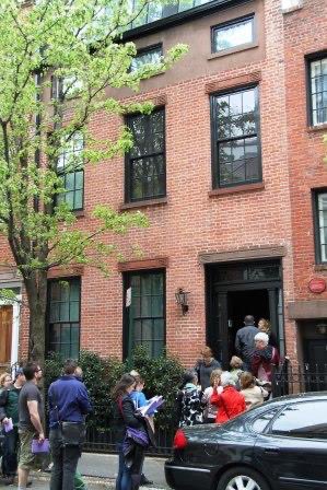 It’s today, rain or shine — our annual spring house tour benefit! Pick up purchased tickets or buy today at 19 MacDougal Alley (rear of NY Studio School), which opens at noon. Houses open 1-5:30pm. Drop by our pop-up at the former Village Cigars too! More: villagepreservation.org/event/spring-h…