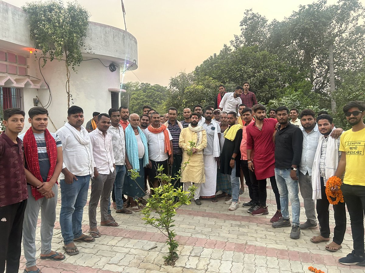 AshutoshBiharKa's tweet photo. जहानाबाद के बेटे को आज जहानाबाद लोकसभा के पितांबरपुर, गोविंदपुर, गाजीपुर, ओकरी बाजार, कथपुरा तथा विशुनपुर में कुछ इस तरह का प्यार और आशीर्वाद मिला। https://t.co/X4uFoHxQko
