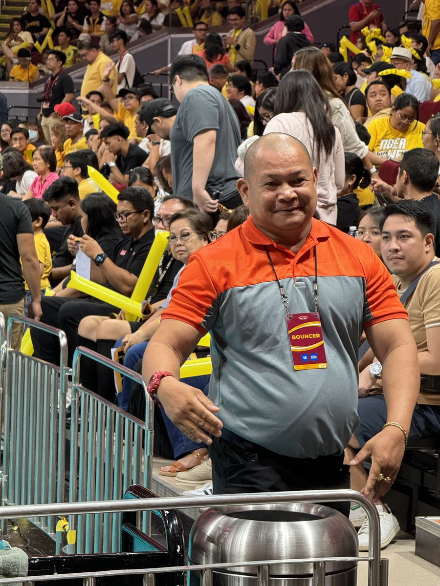 All game long this Kuya Bouncer looked in awe of the UST crowd and so are we. Maraming salamat for always showing up, UST community! Ingat po pauwi, pahinga, and see you in the Finals! 🐯 #aNeweRAWR