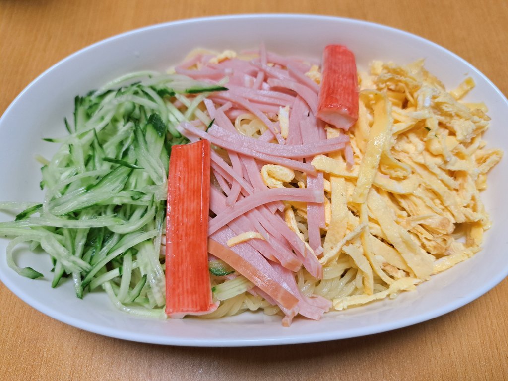 晩ごはんの冷やし中華があらわれた！とっても美味しかったです☺️

冷やし中華パワー＋１００
#おうちごはん #おうちご飯