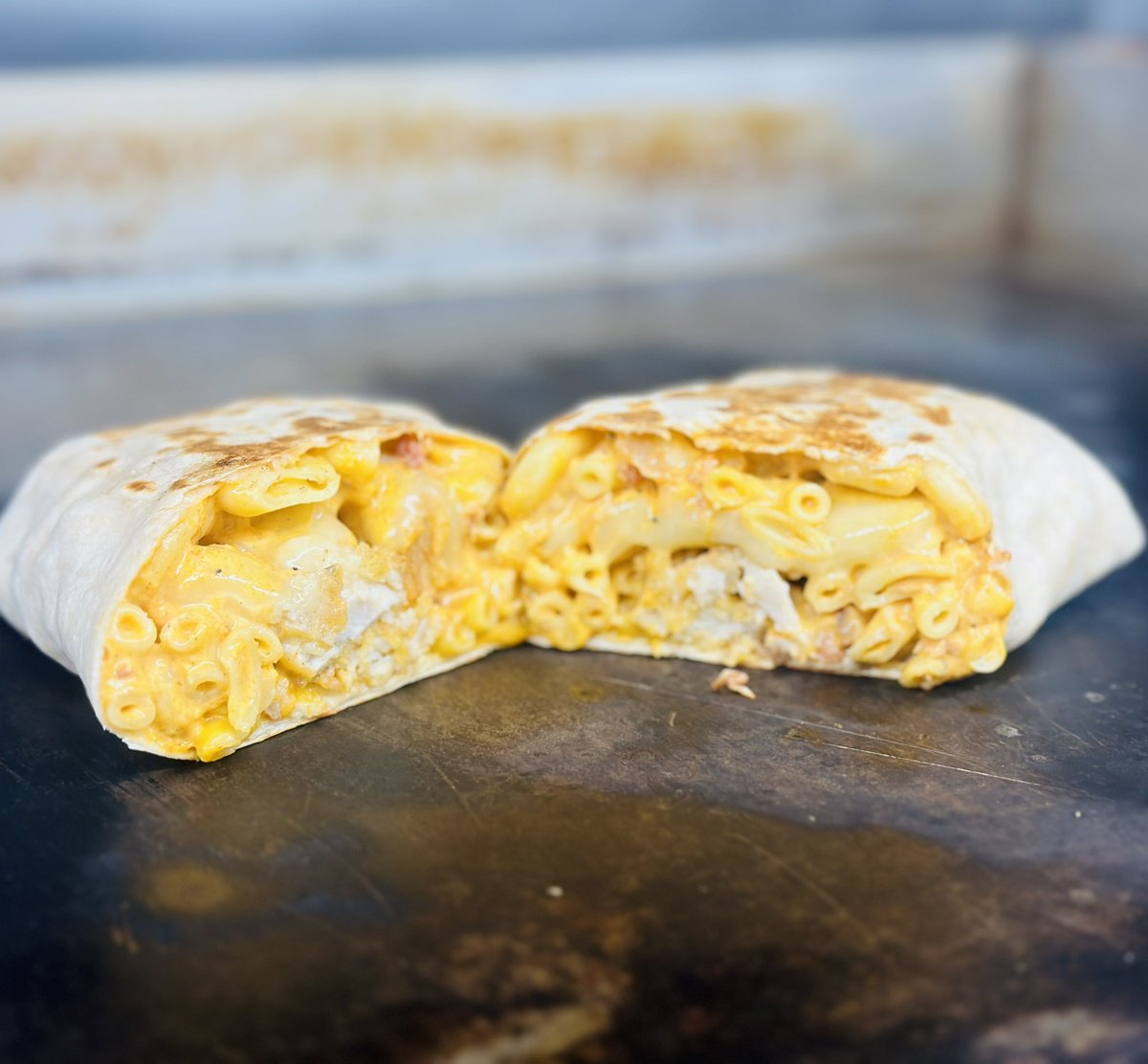 On this installment of BIG ASS BURRITO 🌯 
Extra Large Tortilla stuffed with applewood smoked bacon, fried buffalo & a truckmade four cheese buffalo mac!
@NightShiftBeer today, 12-6p 

🤘🍔🤘
Hail & Grill! 
#foodtrucklife #eatlocal #foodporn #foodie #bostonfoodtrucks #drinklocal