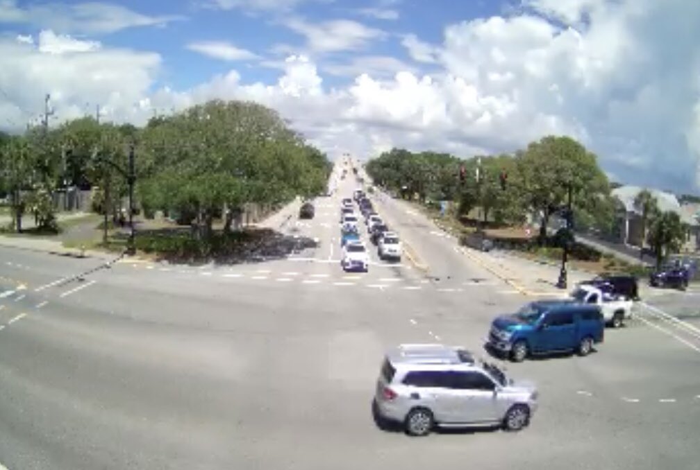 KNOW B4 YOU GO! 🛣️🚙🛻🚲🛵🚐🏖️☀️ Beach traffic update (Noon): * Folly Beach- Good * Sullivan’s Island- Traffic volume building, allow extra travel time * Isle of Palms- Good