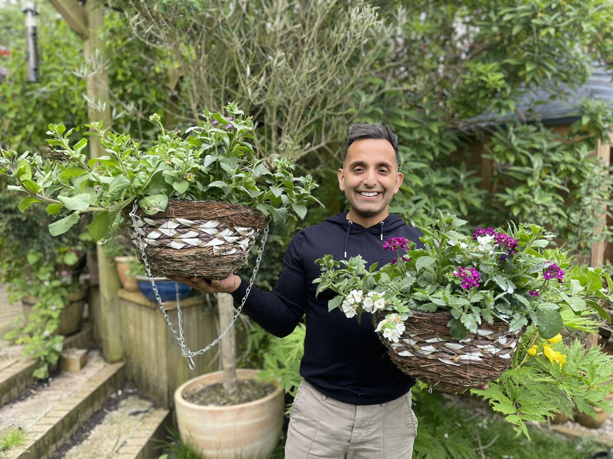May Bank holiday weekend means am afternoon spent making hanging baskets 

One for me and one for #Mamakhan 

(I’m now waiting for the calls from my sisters with their orders)!
