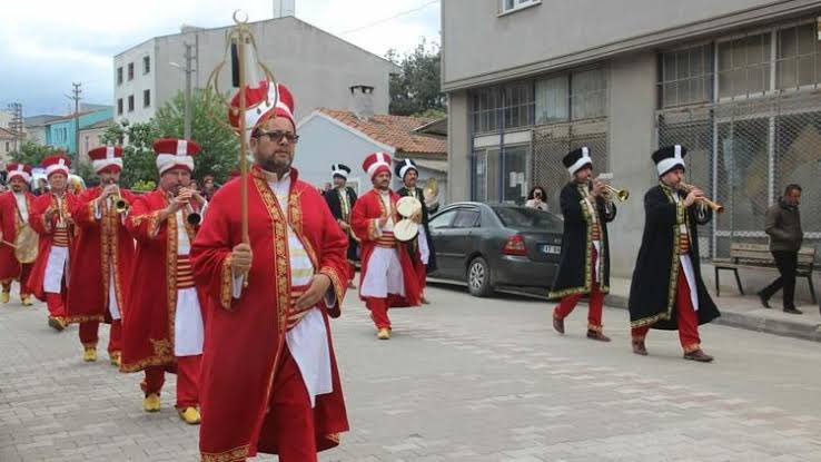 Bayramiç’te Mehmet Akif Ersoy, Keşkek Hayrıyla Anıldı canakkalemanset.com/haber/32830-ba…