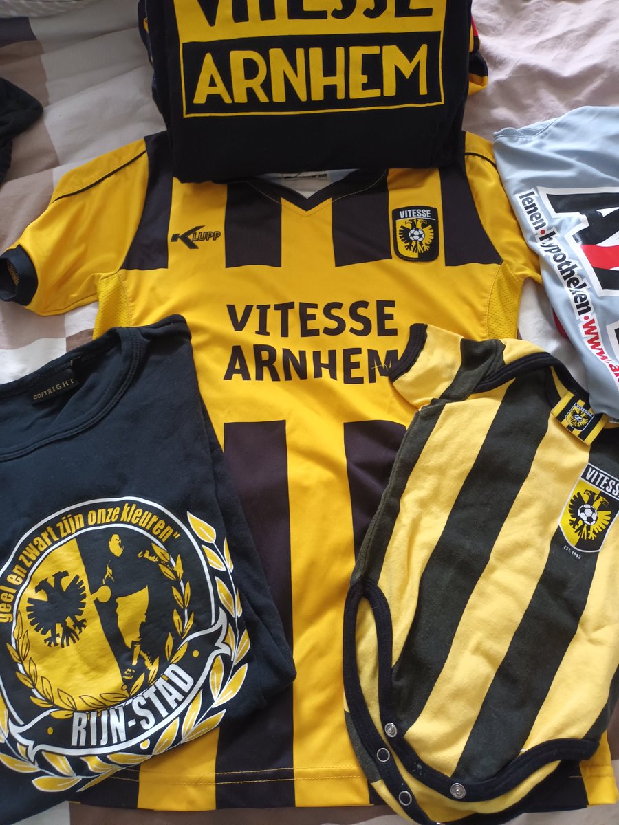 #OpdebresveurVites #Vitesse 💛🖤

Met de paplepel erin gegoten gaat onze 💛🖤  bloed nooit verloren.

Vitesse till I die!