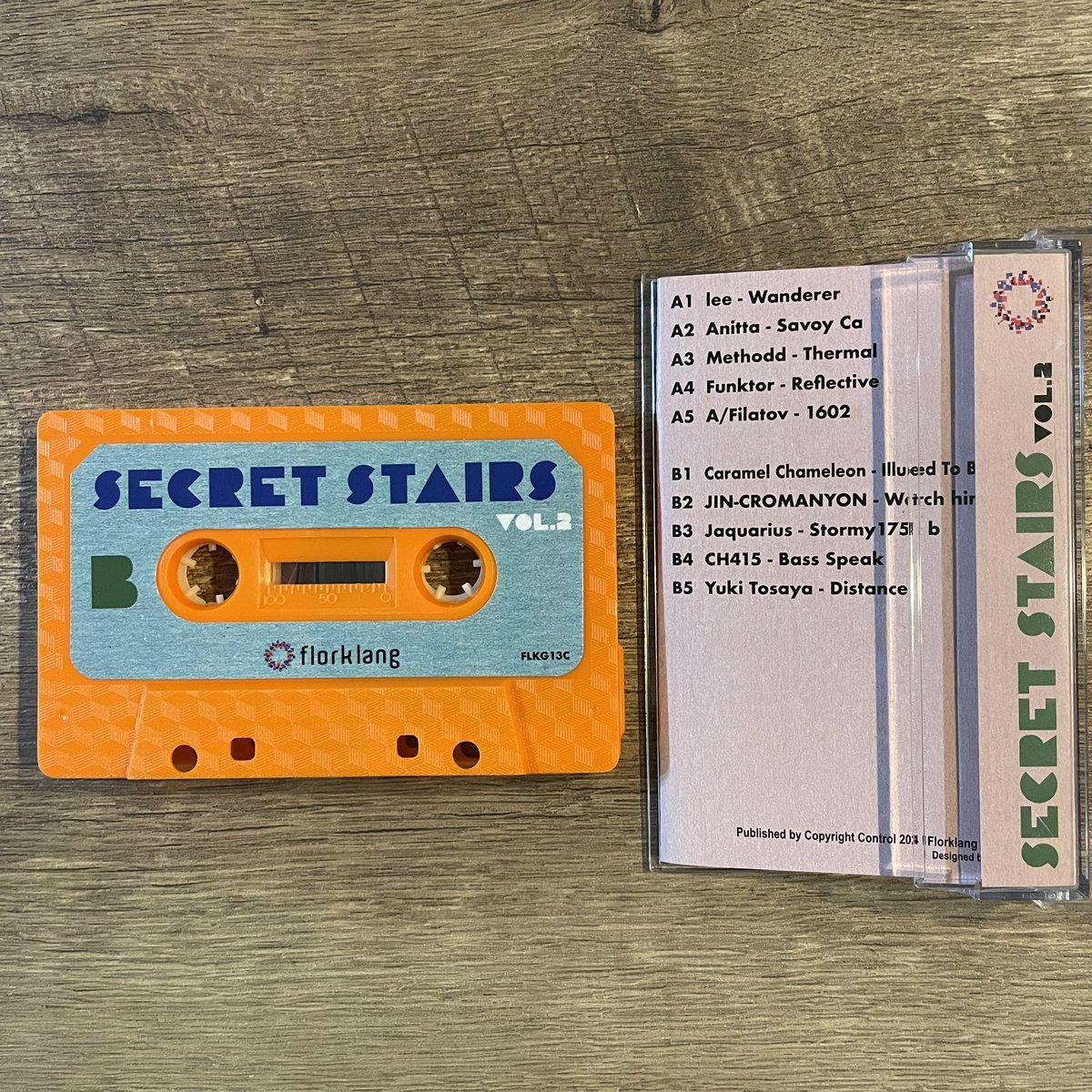 florklang's tweet photo. ニューリリース！
当レーベルのコンピレーションアルバム「Secret Stairs vol.2」をリリースしました。世界中から素敵な面々が参加してくれました。購入はbandcampからどうぞ。カセットご購入の方には@sun_cassette がデザインしたジャケットのステッカーが付きます。
https://t.co/fF4OvVVf0n https://t.co/acMJsFStbc