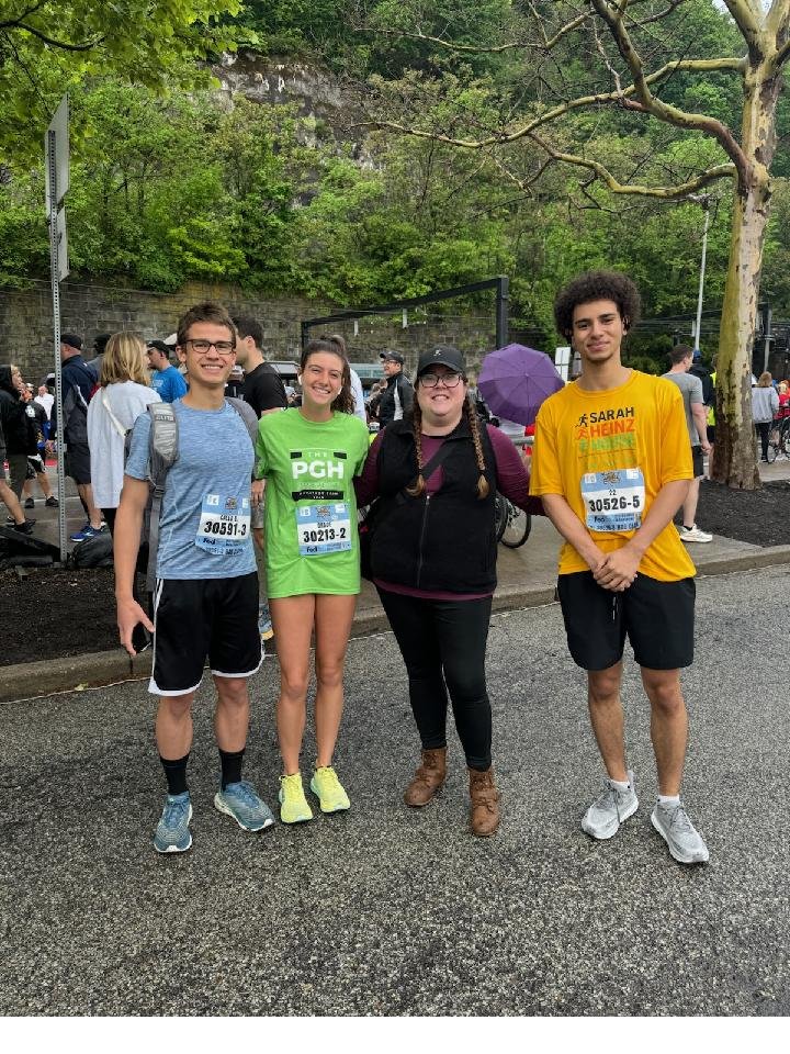 Mrs. Haberman spotted some @NorthgateProud past and present runners at the @PGHMarathon! Congratulations everyone! @Jeff_Evancho @catoncurriculum 
#StudentsFirstAndForemost