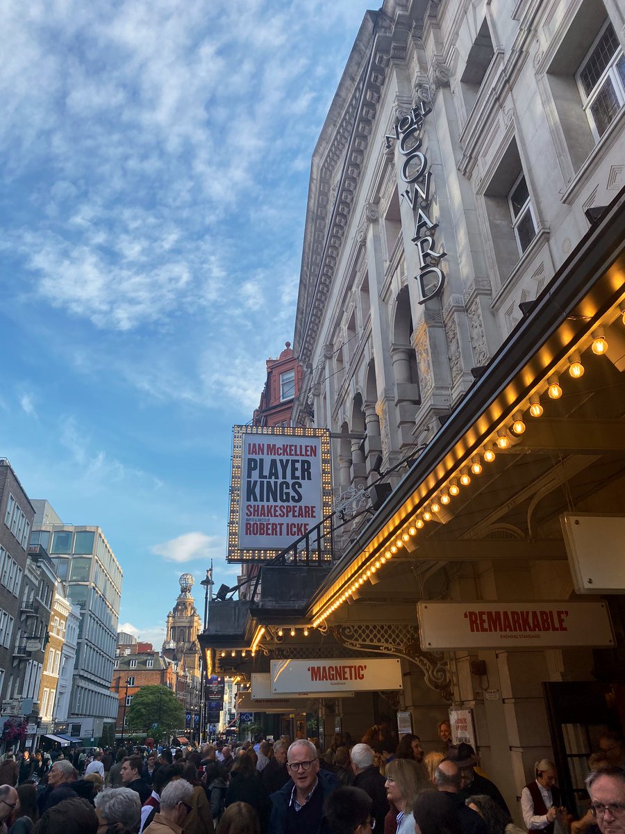 Super special to catch @IanMcKellen (and a rare blue sky) in a brilliant performance of #PlayerKings

More London, more theatre, more Shakespeare this year!