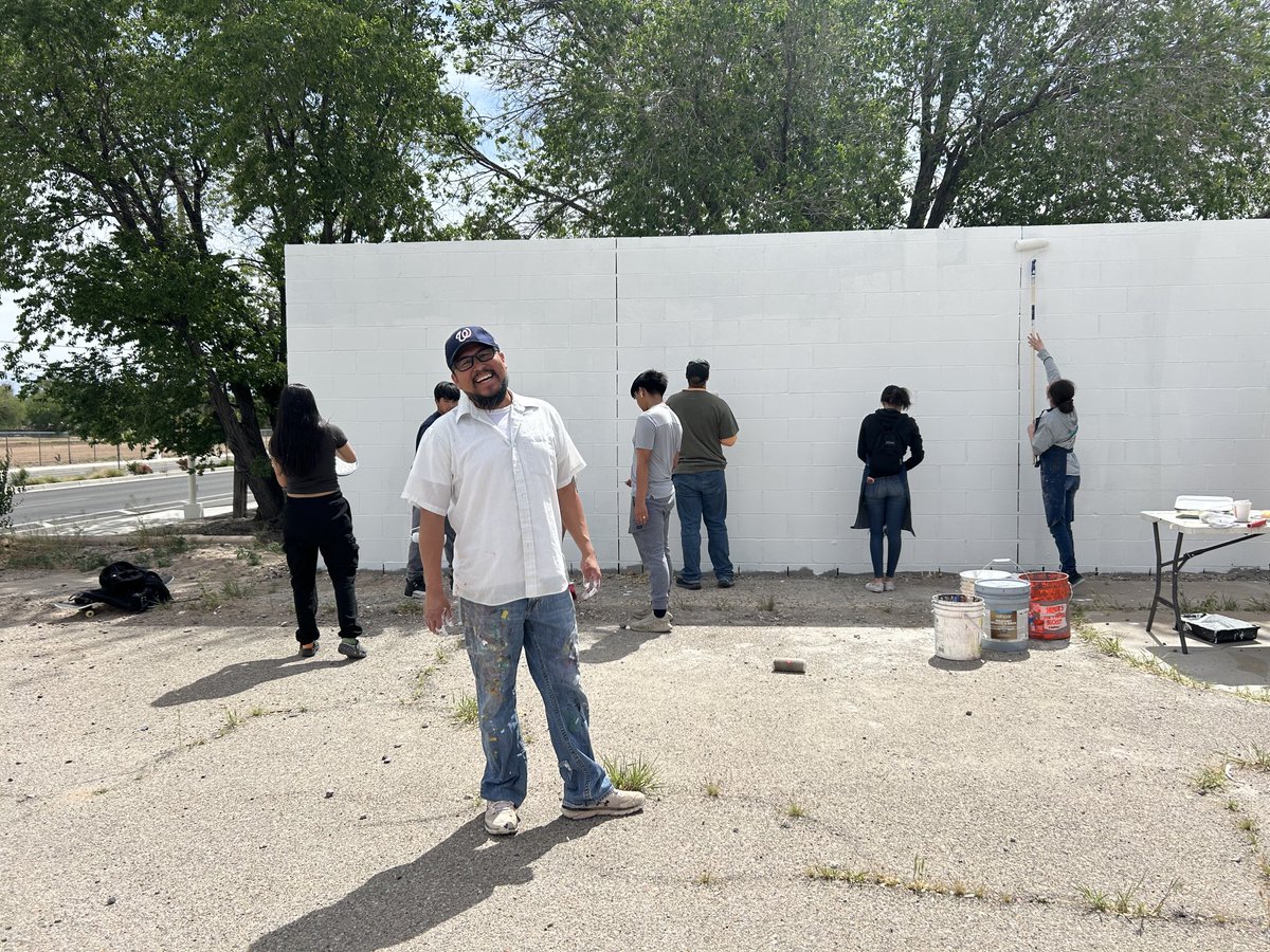 Yesterday, we primed the wall for our 14th gun violence prevention mural. This will be designed and painted by kids from the SWEPT program and artist Warren Montoya. ⁦@electriflyco⁩ will create the augmented reality. The mural is located in Alb. South Valley.