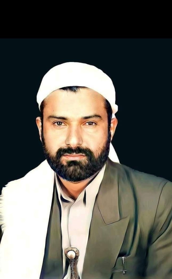 ماكان عندي معرفة بالله من قبل اعرفك!! 
ومن لقيتك فالملازم ياحسين لقيتها!! 

وكنت اعيش ازمة ثقه بالله وانت بموقفك!! 
ياسيدي صلى عليك الله ذي حليتها!! 

#زيد_الخراشي
#اتحاد_الشعراء_والمنشدين
#الشهيدحسين_بدرالدين_الحوثي