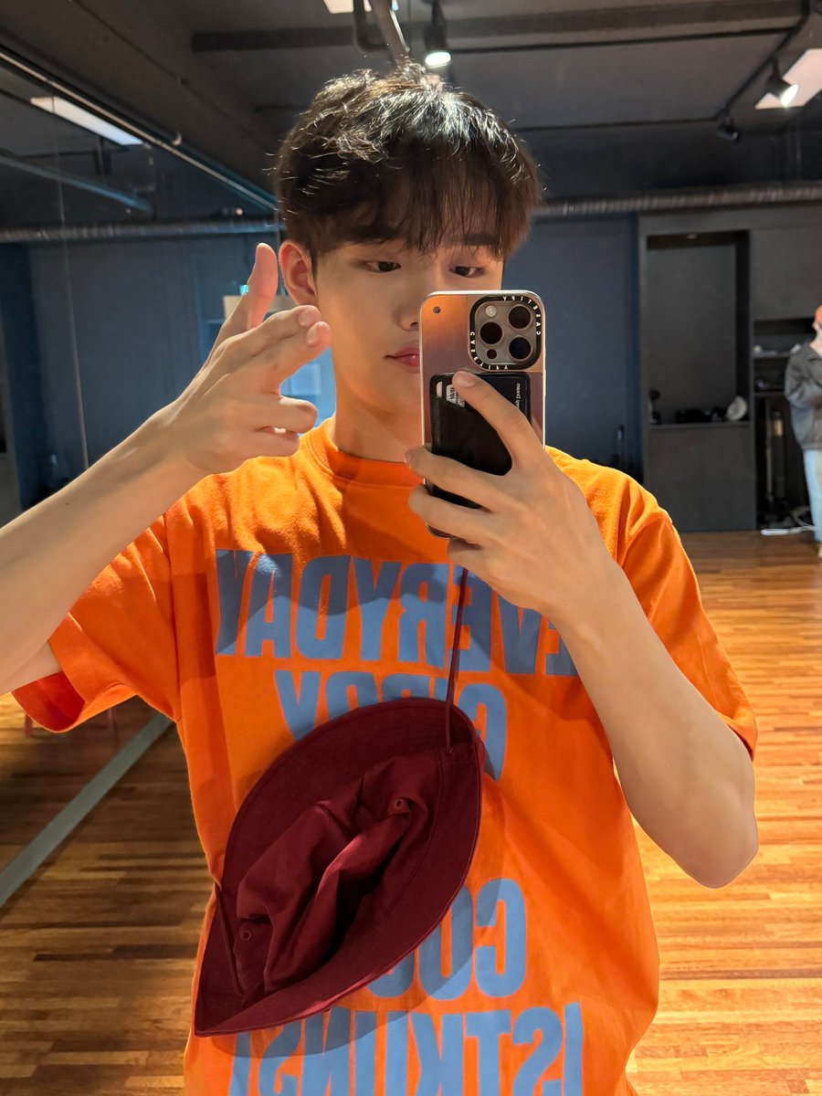 honespire's tweet photo. -Byounggon is on the 4th photo
-seunghun stress cause he got much trouble with his chin lately. maybe cause he had bad bowel. he take care his blood circulation but still same.
___
#HoneTrans CIX BDU Seunghun Fromm https://t.co/c8bjTa9Ofj