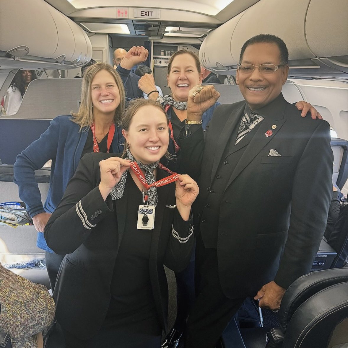 Aviation’s first responders @united jumped into action just before takeoff as a passenger became very ill. @CWAUnion President Claude Cummings was there. “You hear about these kind of situations on flights, it is something else to experience it. They did an excellent job!” 1/2