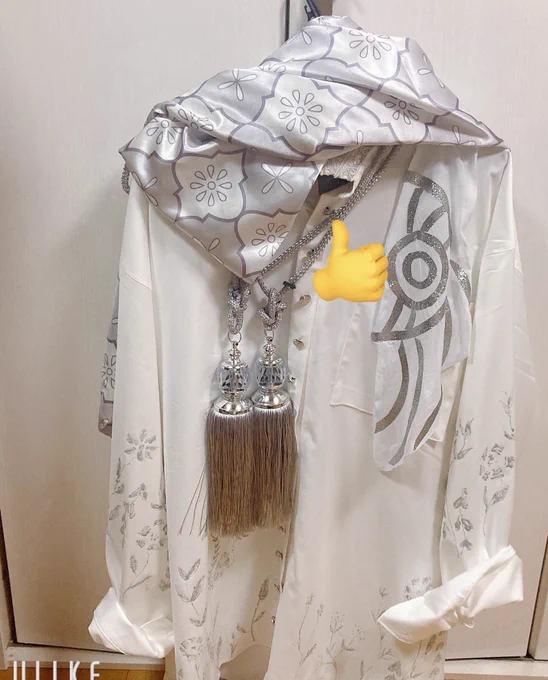 原稿と衣装同時進行でやるバカのスケジュールだったし去年コスというものに足を踏み入れた人間なのでクオリティとかは全然だけど合いそうな小物集めたり布発注したりシャツにお絵描きしたり切ったり貼ったり初めてステンシルシート使ったりいい経験になりました 