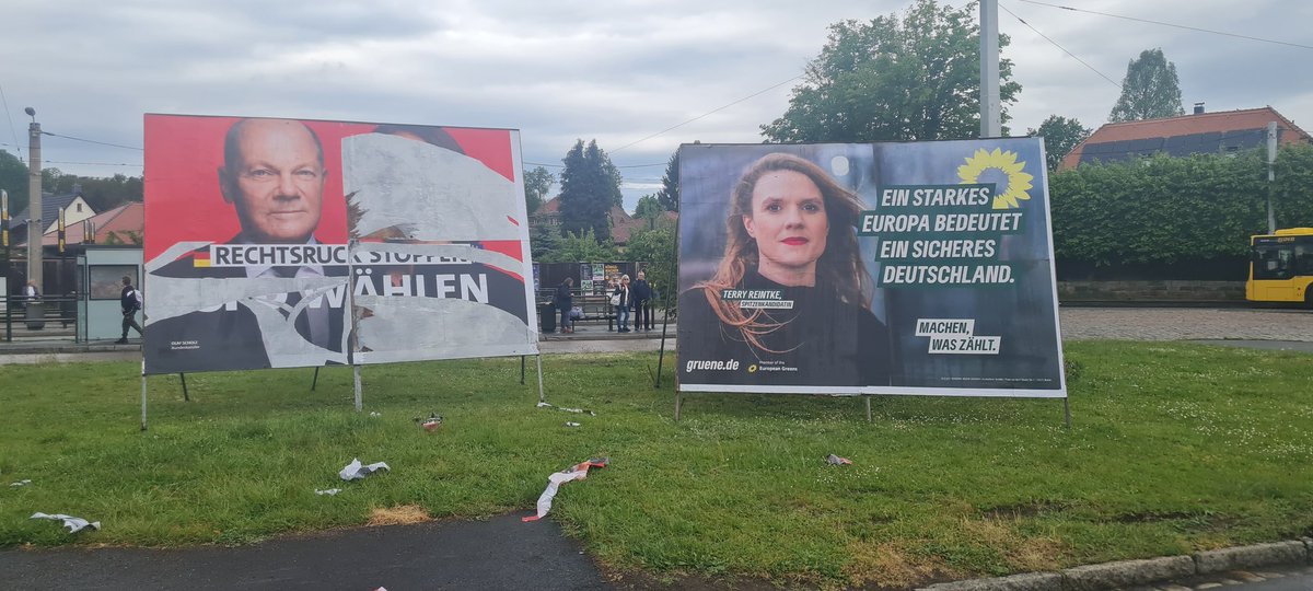 Unglaublich nach dem Angriff auf Matthias Ecke wurden im Schönfelder Hochland und Bühlau massiv Wahlplakate von @spdde , @CDU und @GrueneBundestag beschädigt und abgerissen. In dieser Nacht hat auch die AfD plakatirt ob es einen Zusammenhang gibt ist noch nicht bekannt! #Dd0505