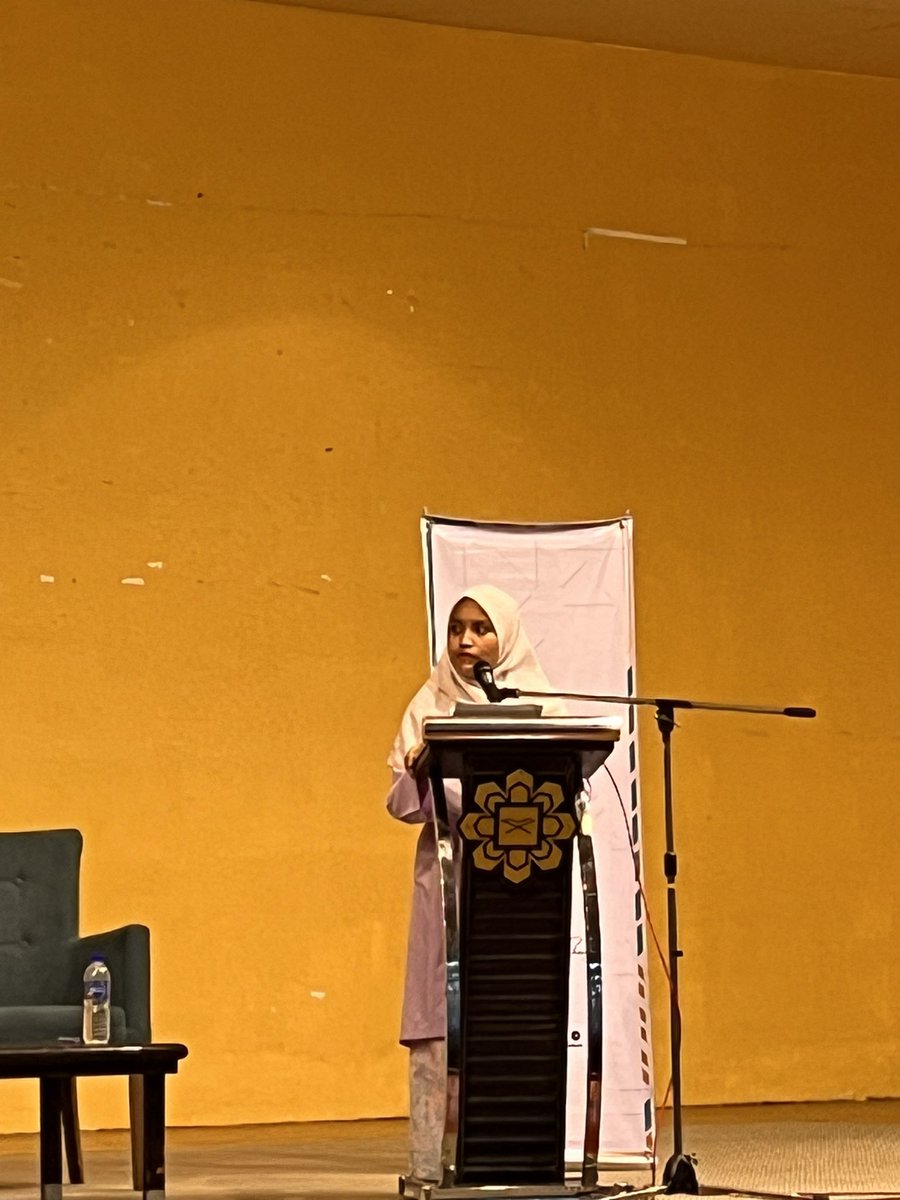 Sister AUNI tak tahu ke IIUMSU tak binded by AUKU.
Mcmana nak jadi VP IIUMSU ni???