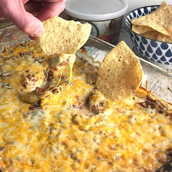 Just 3 ingredients for this Easy Mexican Dip! Plenty of time to make this for your #CincoDeMayo! cookingchatfood.com/easy-mexican-d…