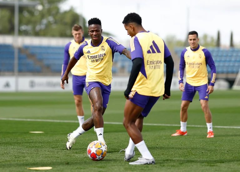 The session got underway in the gym, before the starting XI from the Cádiz match jogged out on the pitch and completed the their workout using the indoor facilities.