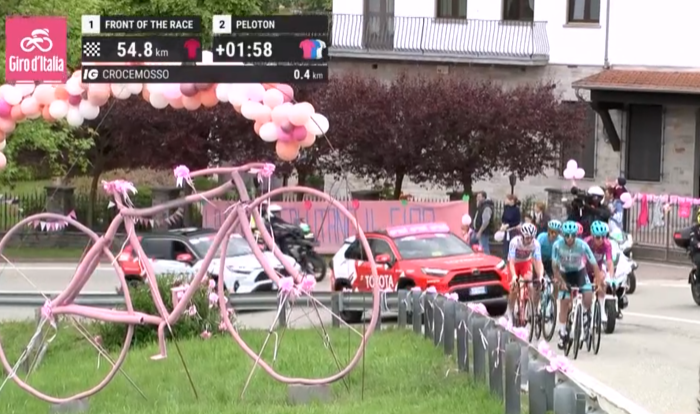 JPHHenneton's tweet photo. #cyclisme 🚴🏻♂️ #Giro 🇮🇹 Étape 2⃣
5 coureurs en tête : Christian #Scaroni, Andrea #Piccolo, Davide #Bais, Filippo #Fiorelli et Martin #Marcellusi
🏁 54,8 km
#vélo https://t.co/2G5W6SG79E