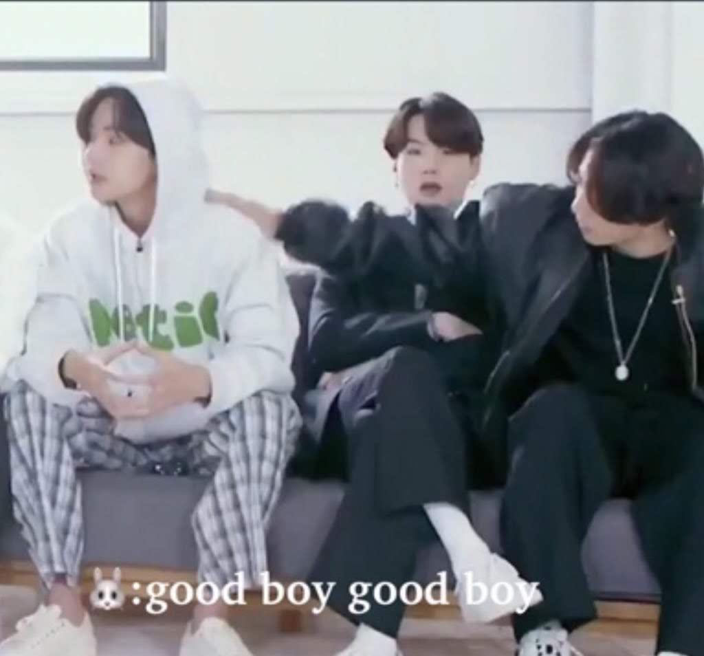 TkTziyu's tweet photo. 🐰 to 🐯: Good boy. https://t.co/NRZNTOhGqU
