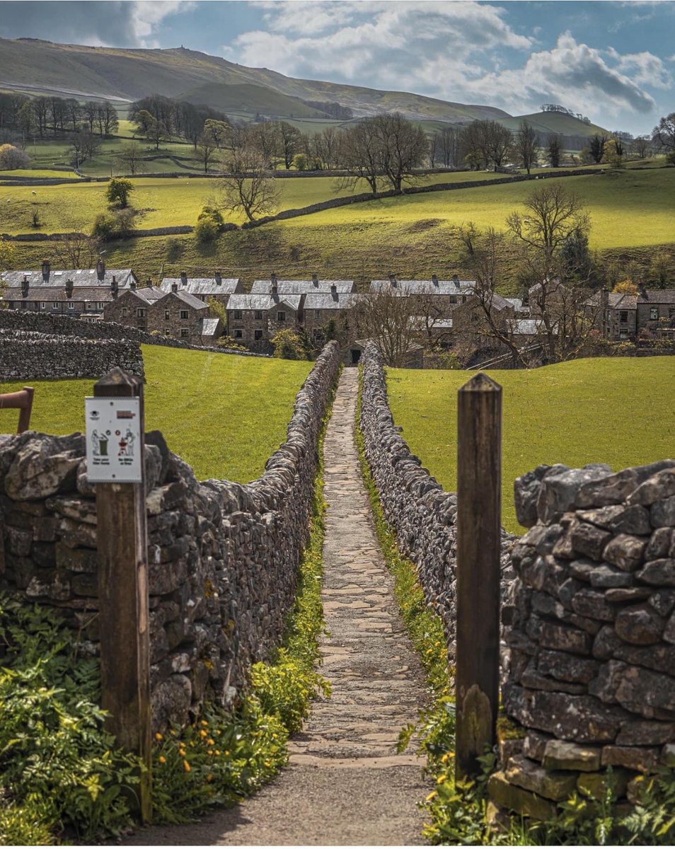 Grassington, North Yorkshire…….

The famous snake walk.

Ascotography